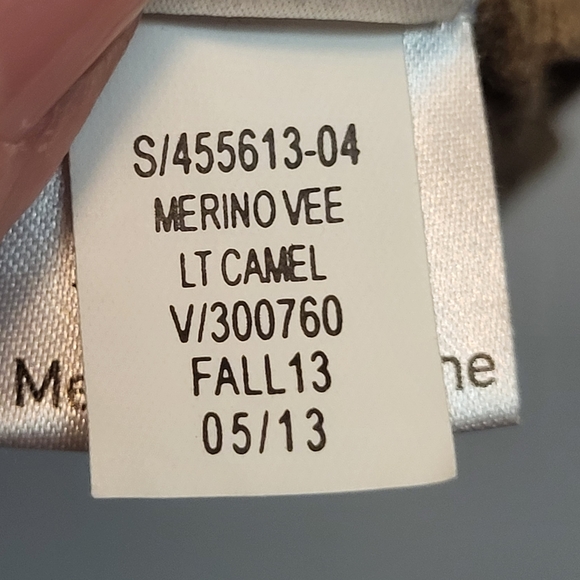 GAP Men's Light Camel Soft Merino Wool V-Neck Sweater - Size M - Picture 7 of 8